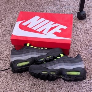 Nike Kids Black and Neon Green Sneakers